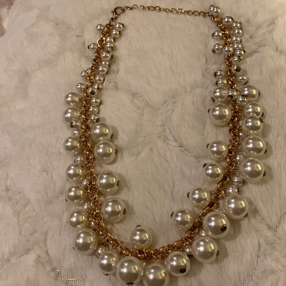 Faux‎ pearl and gold chain
